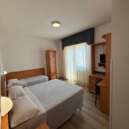 מלון Costa 3*